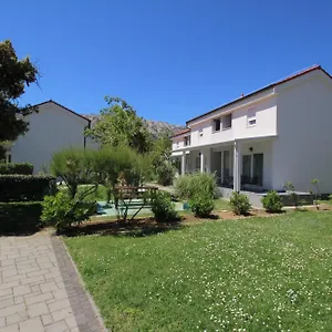 3* Hotel apartamentowy Corinthia